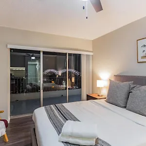 River View Studio In Downtown - Walk Score 85 Apartment
