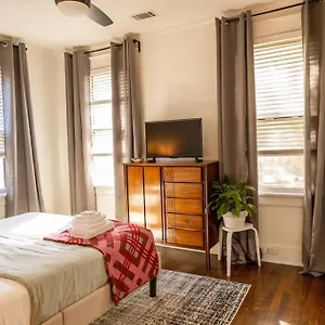 J Birds' In The Heart Of Midtown Holiday home