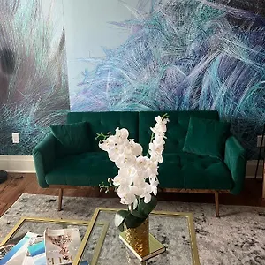 Mins From Everywhere Apartment
