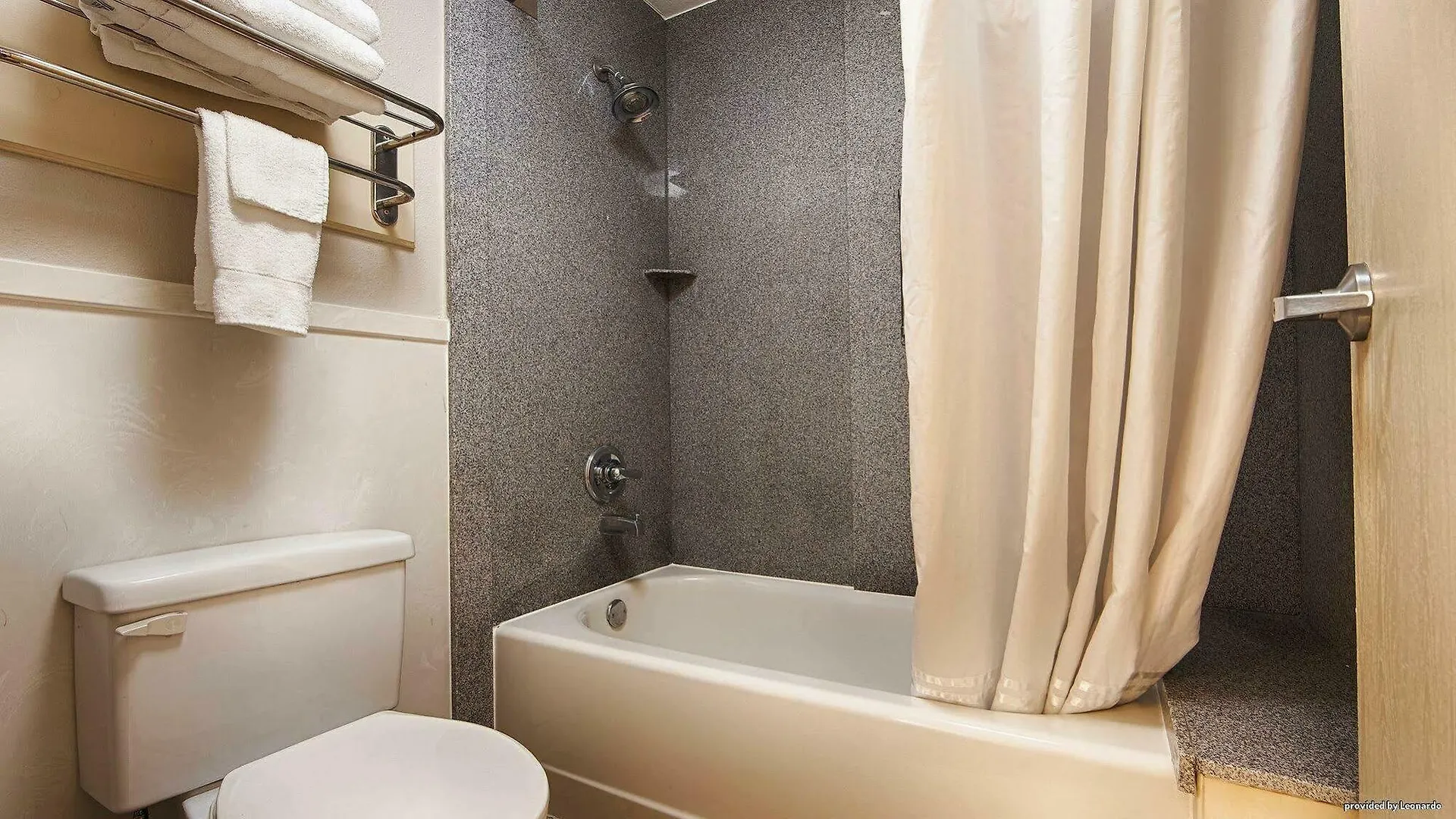 Quality Inn Airport I-240 ممفيس 2*,